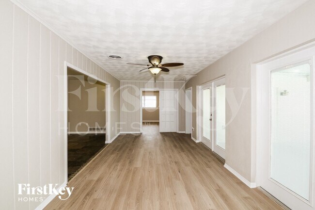 Photo - 20340 Gentry Ave