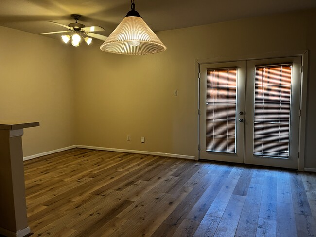 Master bedroom - 11811 Chetman Dr