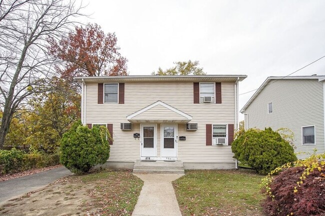 Building Photo - 878 St James Ave