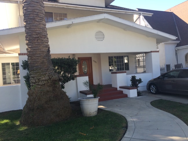 Photo - 5702 Carlton Way