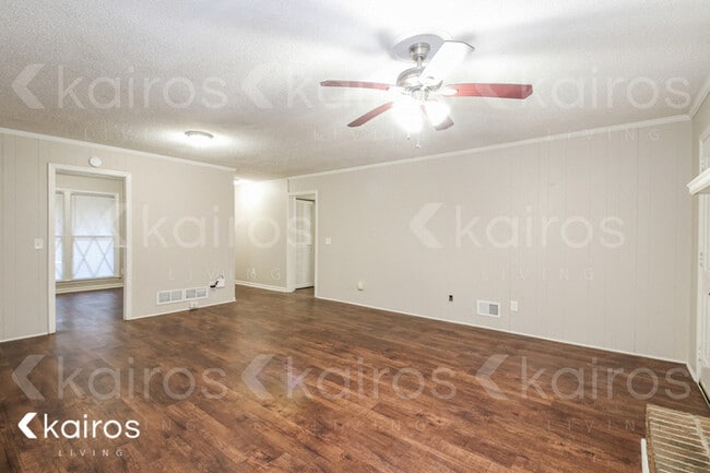 Photo - 340 Carterhill Dr