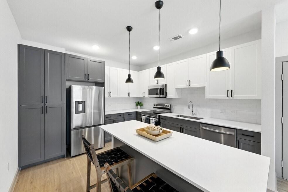 Photo - 10800 Lakeline Blvd Unidad Cobalt