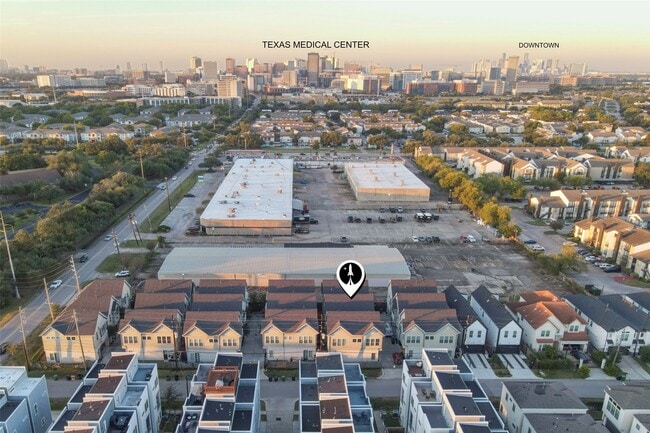 Photo - 2115 Naomi St