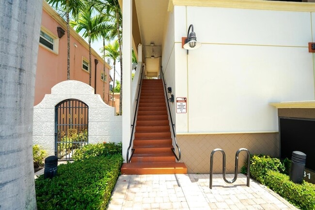 Building Photo - 831 E Palmetto Park Rd Unit 827 Rental