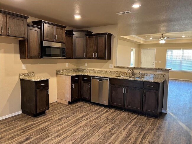 Photo - 801 Saddlebrook St