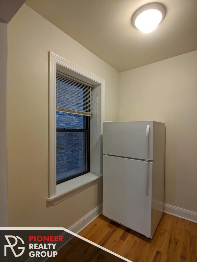 1358 N Dearborn St Unit 204