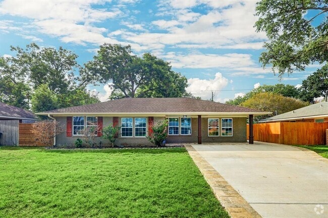 Building Photo - 2207 Stonecrest Dr Rental