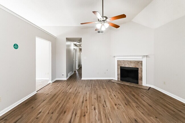 Photo - 5621 Kayla Dr