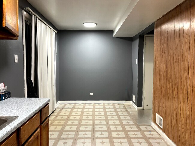 Kitchenette 8x8 - 509 W 136th Pl