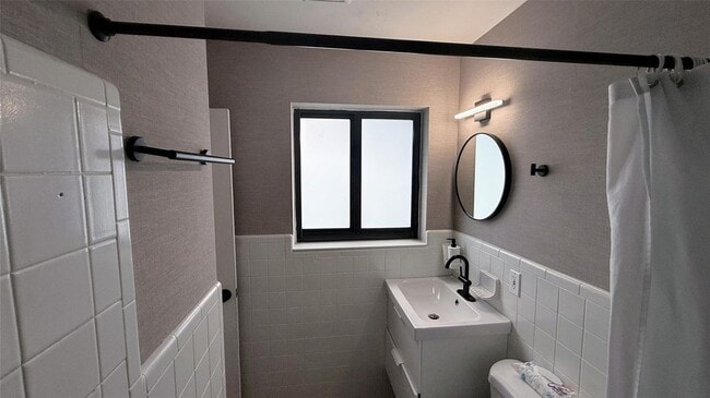 Photo - 433 NW 15th Way