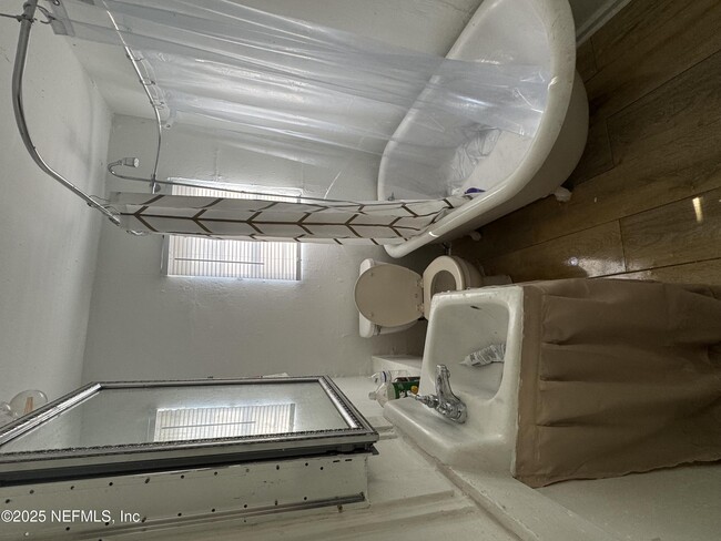 Photo - 946 Spearing St