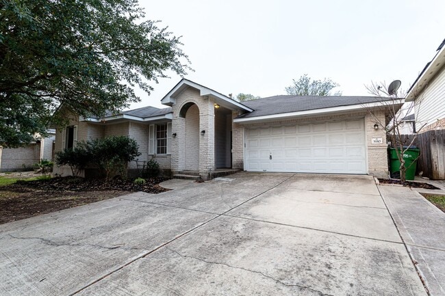 Building Photo - Charming 4-Bedroom, 2-Bath Home with Moder...