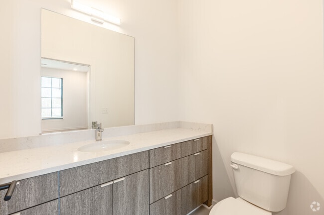2BR, 2.5BA - 1,044SF - Bathroom
