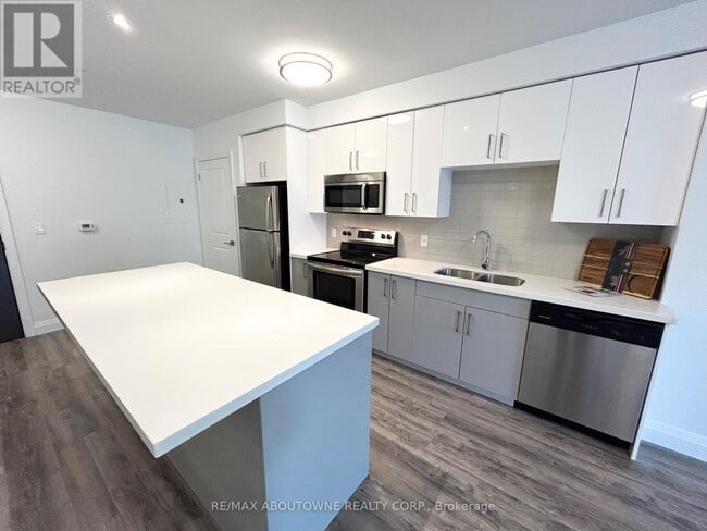 Photo - 460 Belmont Ave W