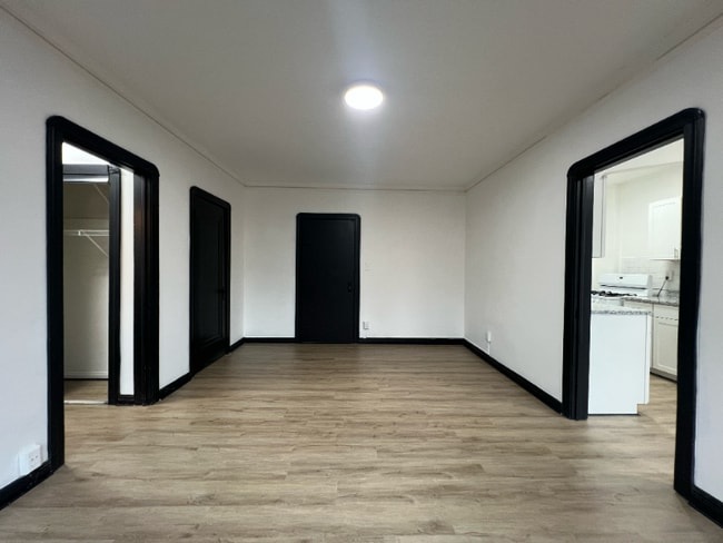 Photo - 1411 Roycroft Ave