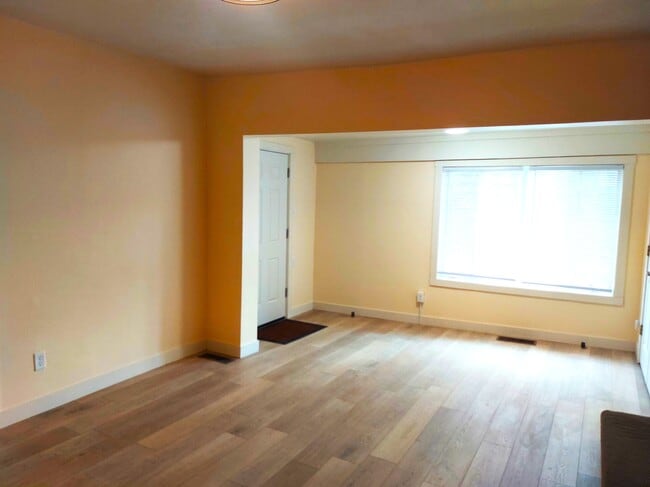 Photo - 806 N State St