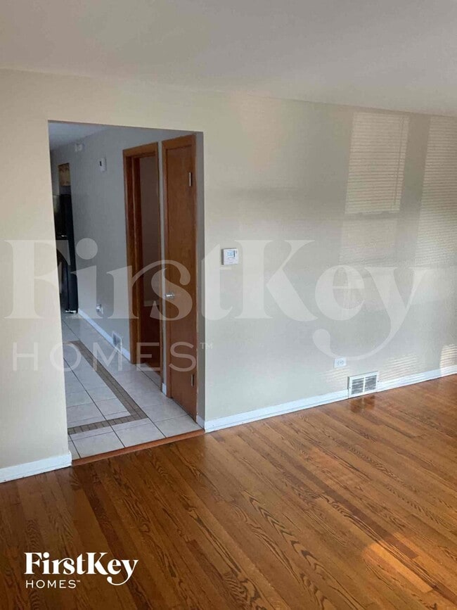 Photo - 8725 S Luella Ave