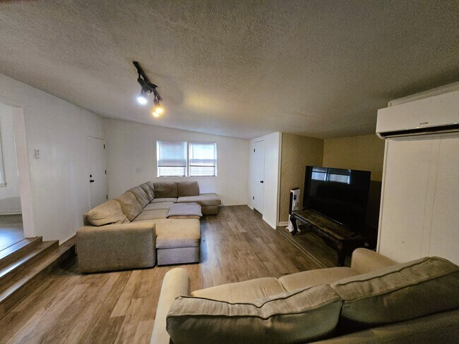 Photo - 18 Clare Dr