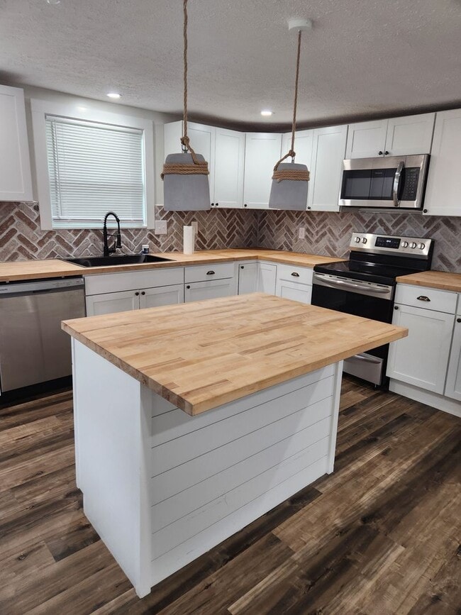 Photo - Beautifully Renovated Home Walkable to Dow...