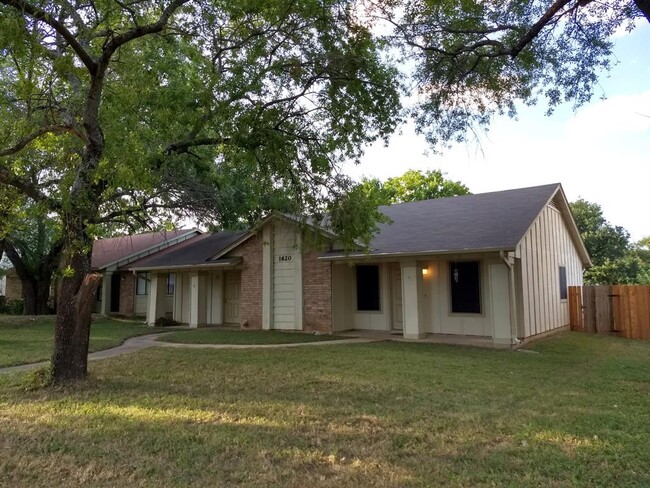 Photo - 1620 W Braker Ln Townhome