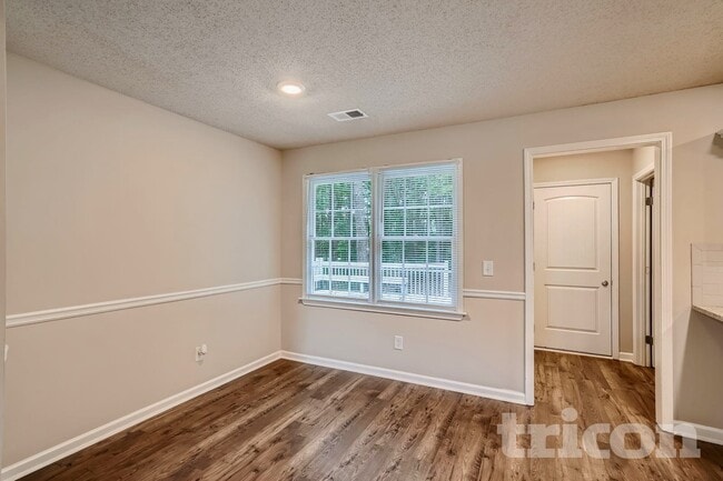 Photo - 330 Cowan Rd