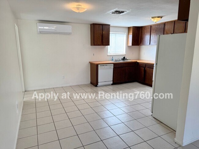Photo - Spacious 2 Bed 1 Bath Home With Indoor Lau... Unit A - 5827 Bagley Ave