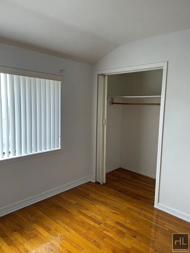 Photo - 22 AVENUE Unit 3