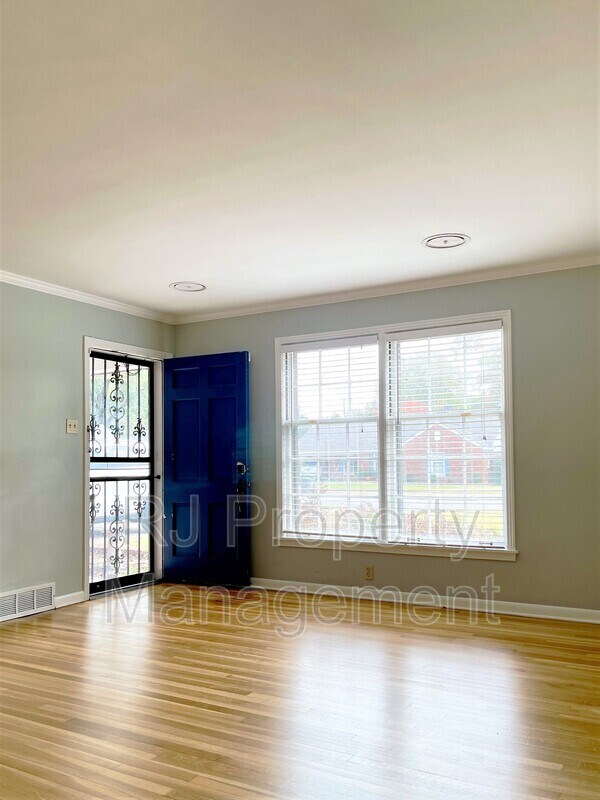 Photo - 4950 Essexshire Ave