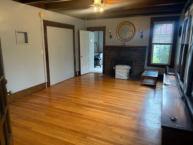 Photo - 517 E State St