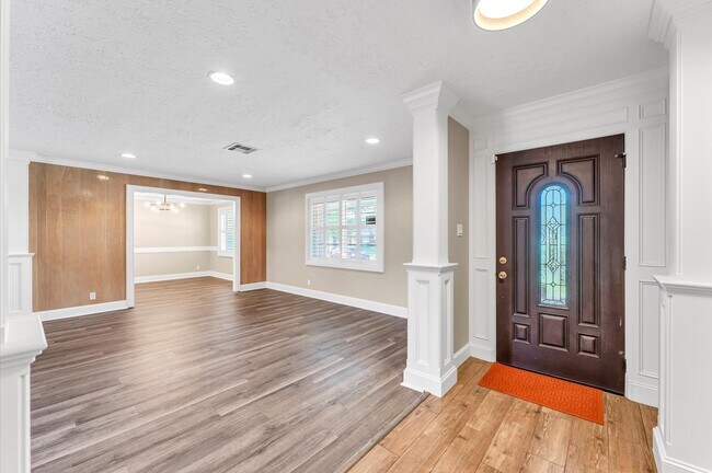 Photo - 6327 Wynnwood Ln