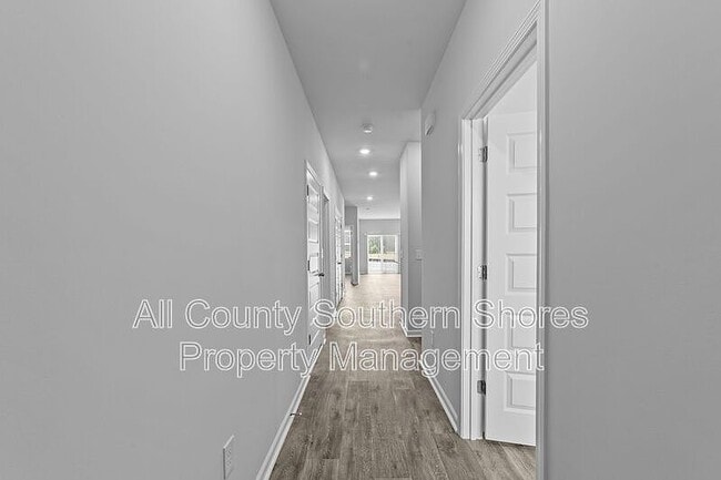 Photo - 136 Talladega Dr