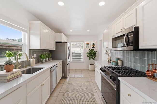 Photo - 6122 Nagel St