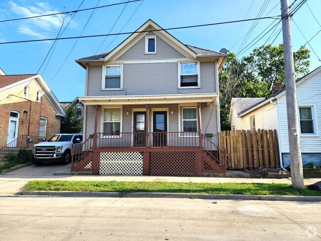 Building Photo - 207 Kewaunee St Rental