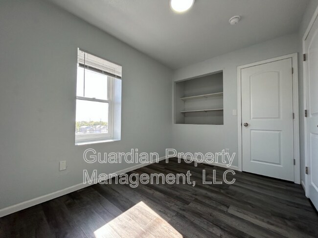 Photo - 307 N Market St