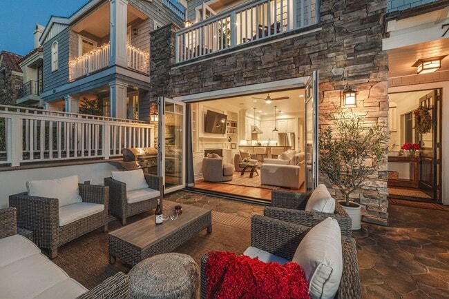 Photo - 700 Acacia Ave