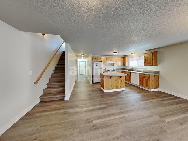 Photo - 475 Donna Dr