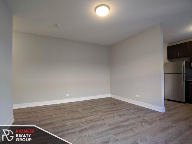 Photo - 711 W Brompton Ave
