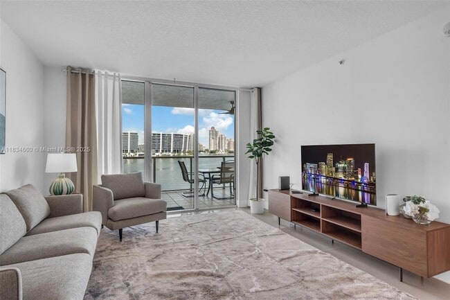 Photo - 18100 N Bay Rd Unidad 709