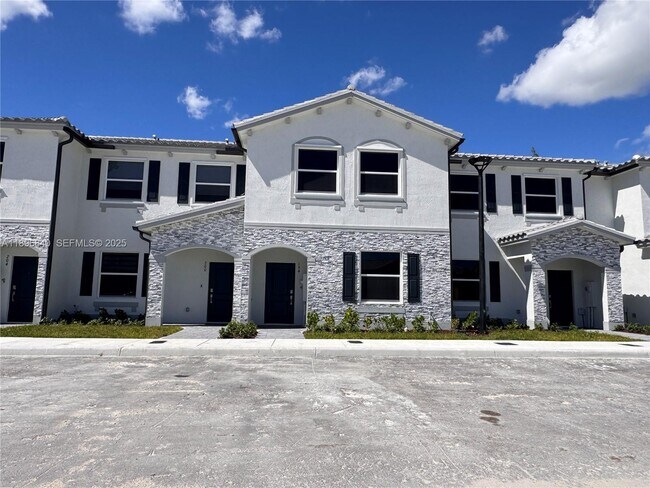 Building Photo - 194 SE 10th St