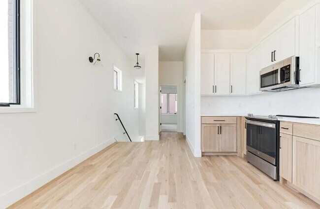 Photo - 1701 Wheeler St Unit 200