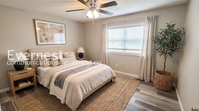 Photo - 3 Bed/1.5 Bath Town Home with Modern Amenities / Pet-Friendly / Available Now!