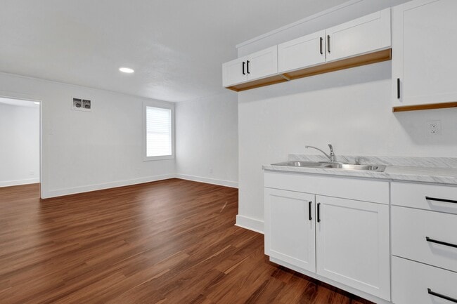 Photo - 3156 Powell Ave