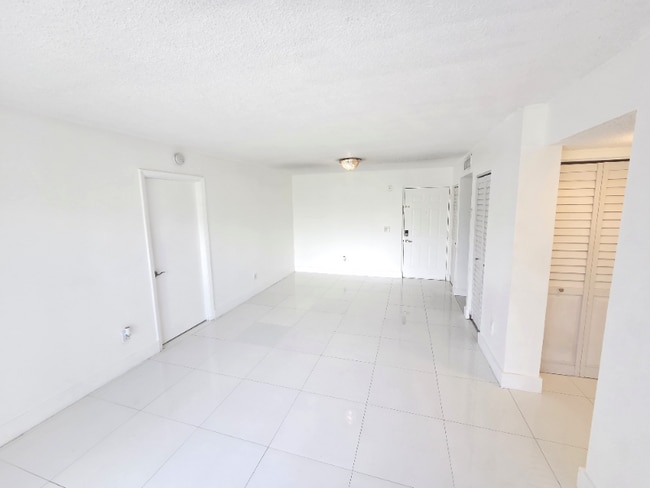 Photo - 8260 SW 210th St Unidad 211