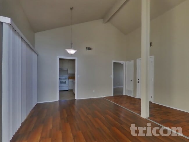 Photo - 1104 Waxwing Ln