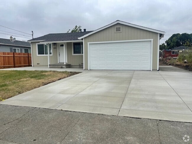 Building Photo - For Rent: Beautifully Updated 3-Bedroom Ho... Rental