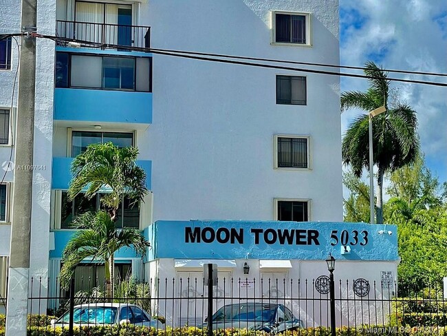Building Photo - 5033 NW 7th St Unit #410 Rental