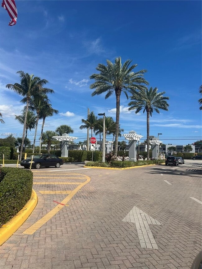 Photo - 323 Burgundy G Unit G