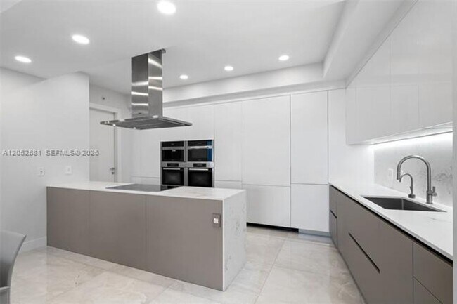 Photo - 18201 Collins Ave