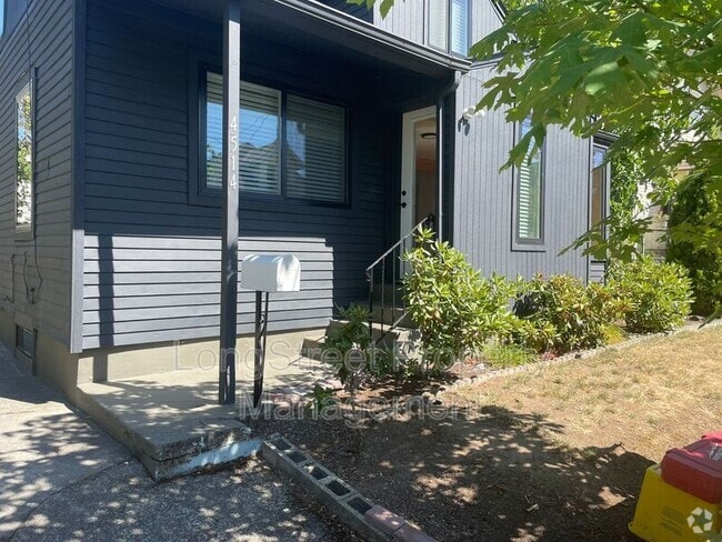 Building Photo - 4514 NE 18th Ave Rental