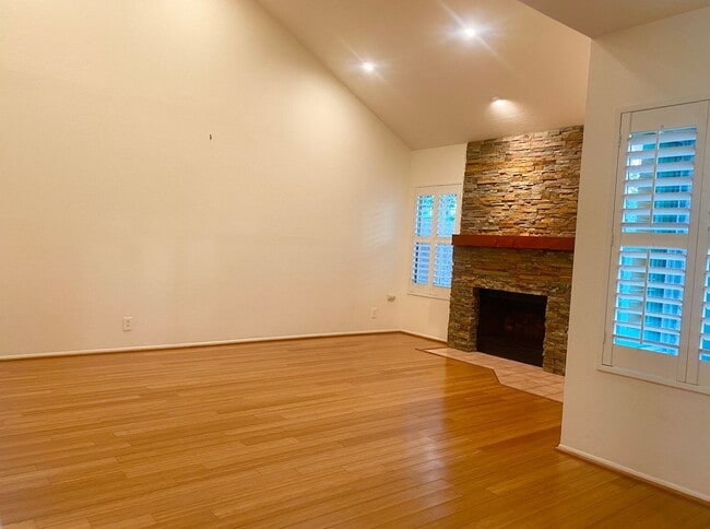 Photo - Wonderfully located 3bed, 3 bath in the heart of Westlake VIllage